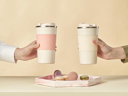 女性咖啡杯，多彩缤纷。