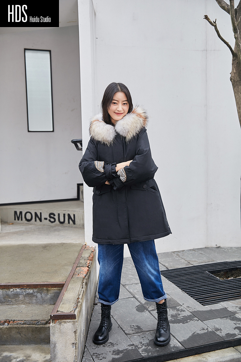 女装秋冬装模特外景拍摄