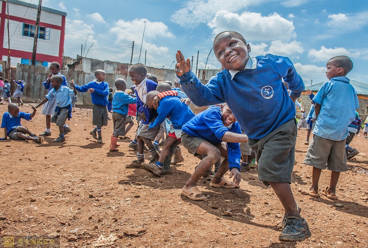 马萨雷贫民窟中北京小学的课间生活(28张组图)