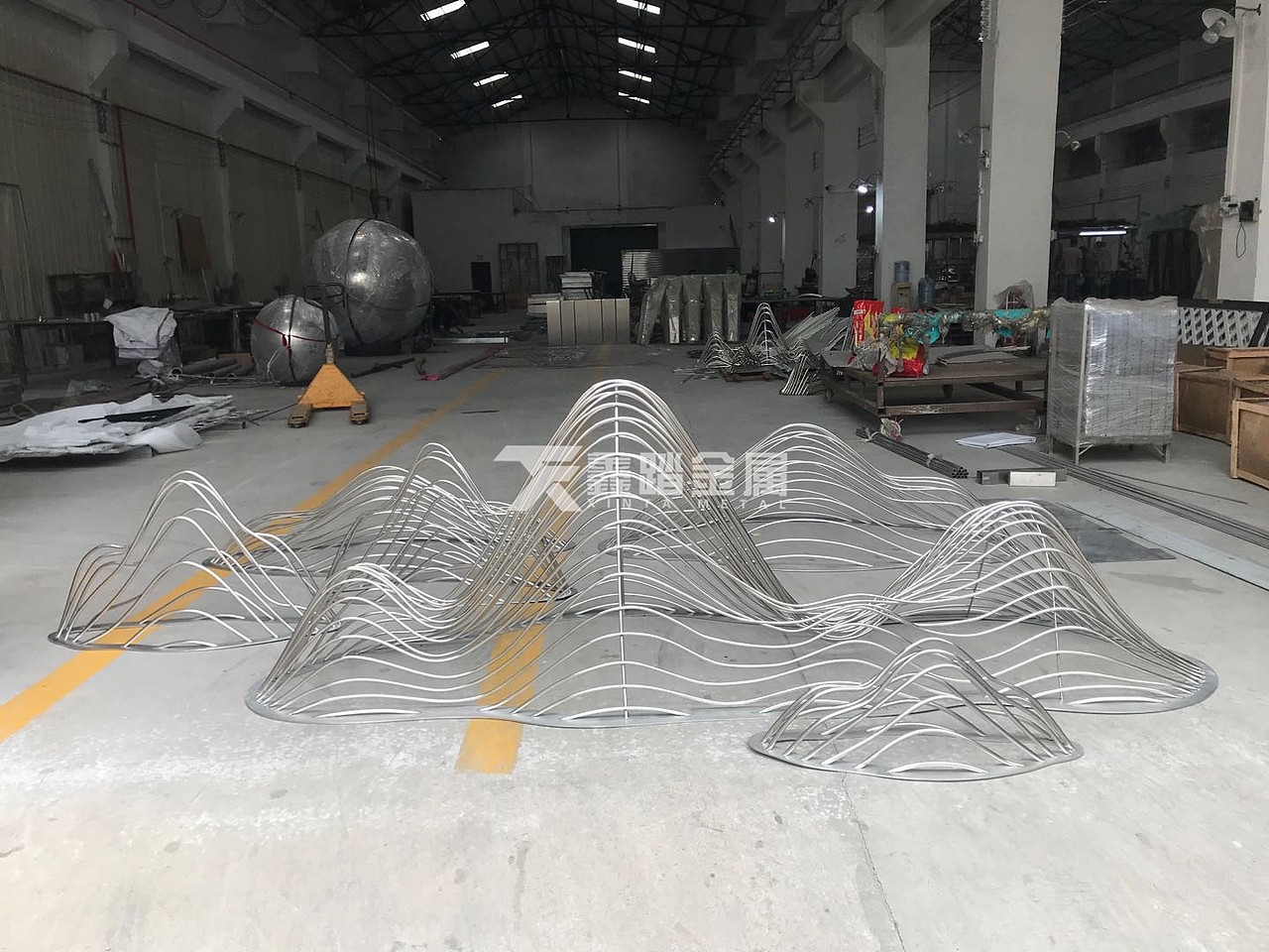 庭院入口处扭弯镂空不锈钢山峦雕塑、山水造型景观小品（图ZMjA1OTk0NjMy） - 其他工业/产品 - 站酷设计师高端金属制品原创素材 - 站酷ZCOOL
