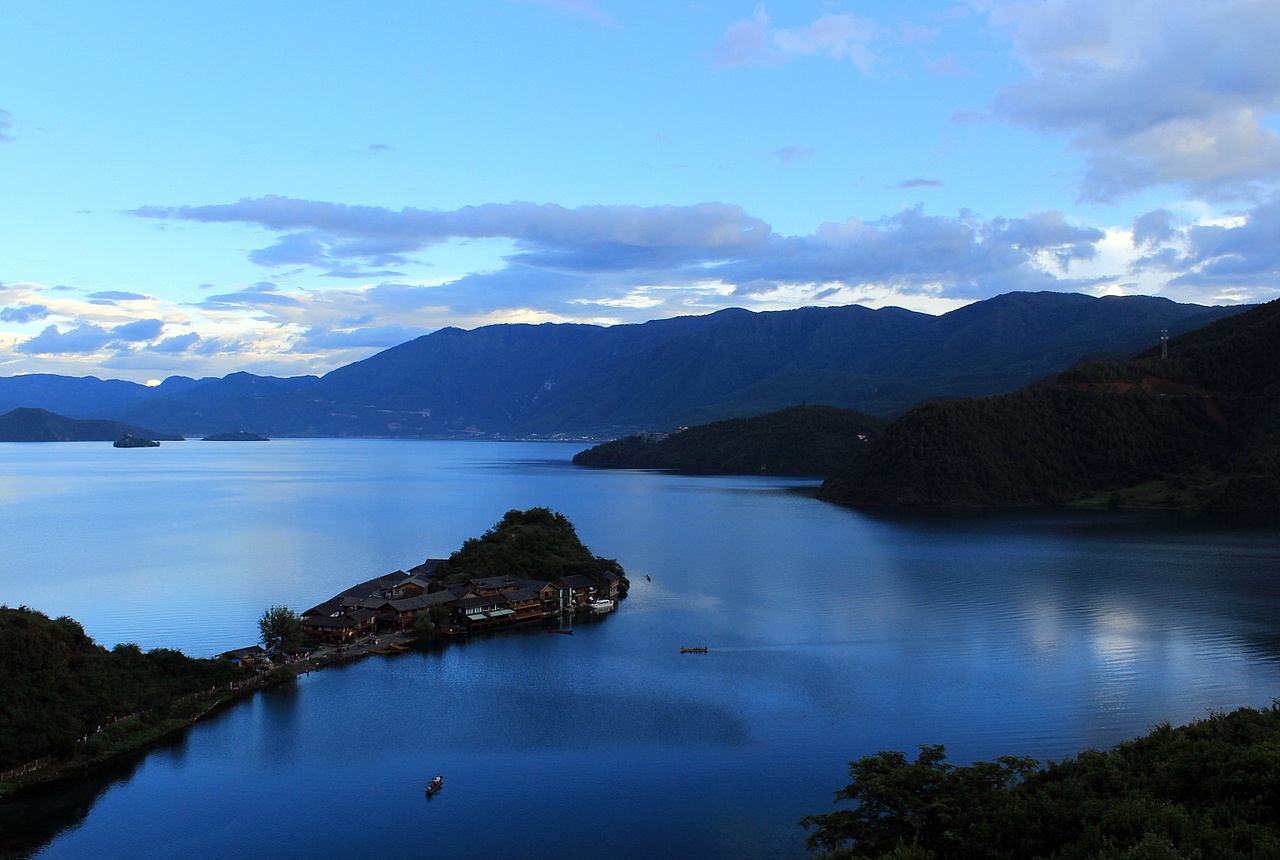 天水一色_泸沽湖