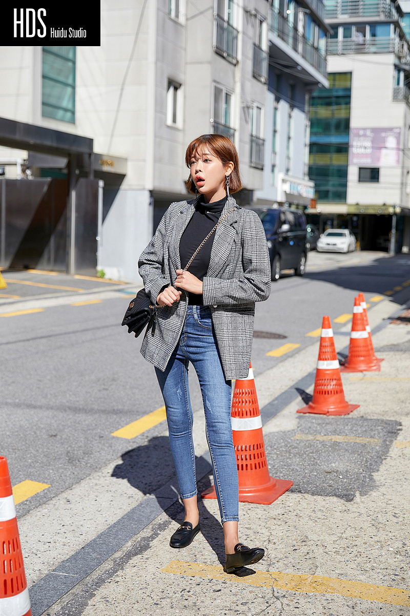 女装牛仔裤韩国模特街头外景拍摄