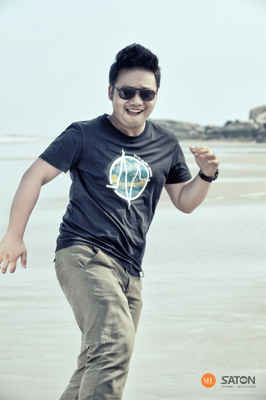 福州 FM996 2014形象片（图ZMTc4Njg2NTY=） - 人像摄影 - 站酷设计师阮木之原创素材 - 站酷ZCOOL