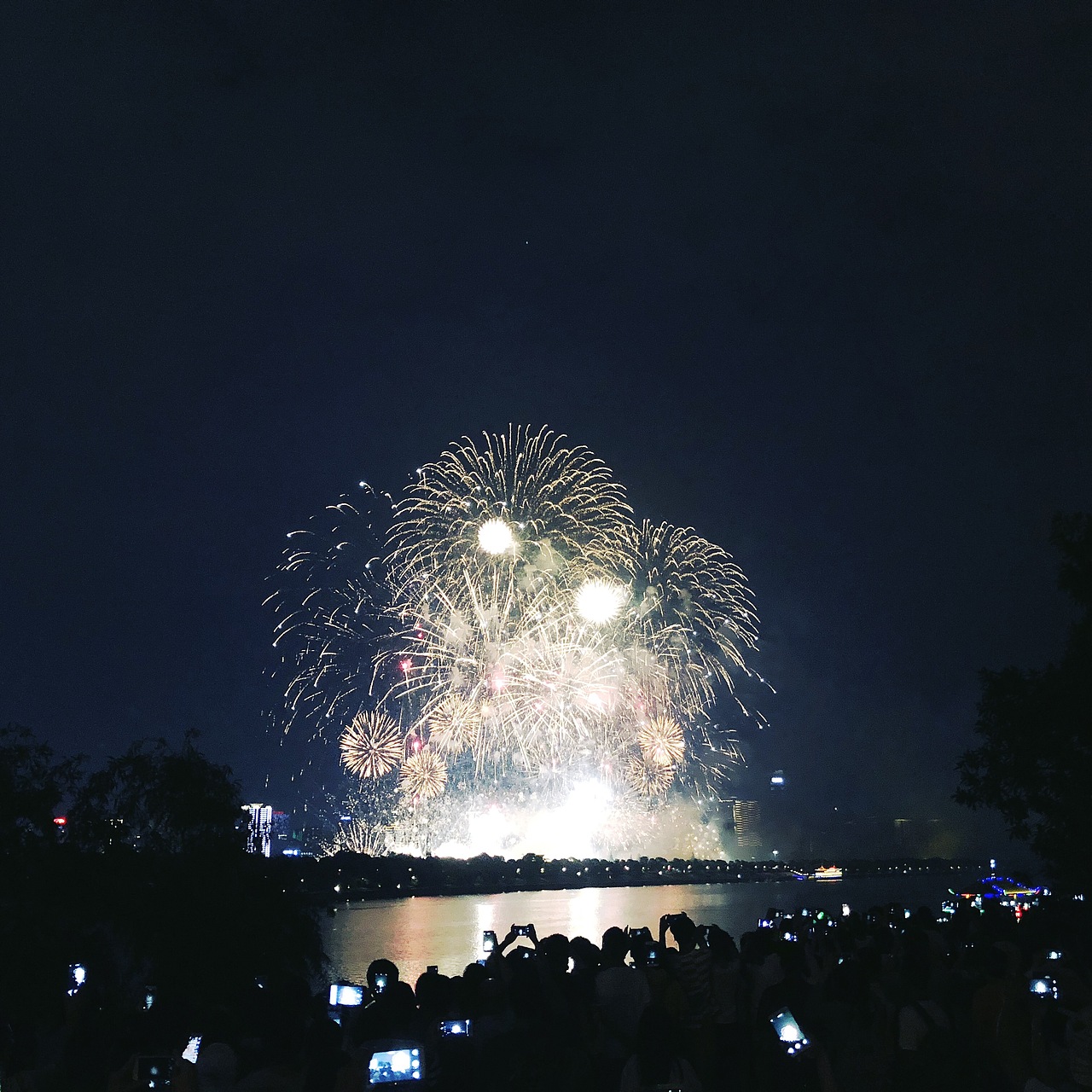 手机摄影-changsha（图ZMTEzODIxNzI0） - 人文/纪实摄影 - 站酷设计师好奇的熊原创素材 - 站酷ZCOOL