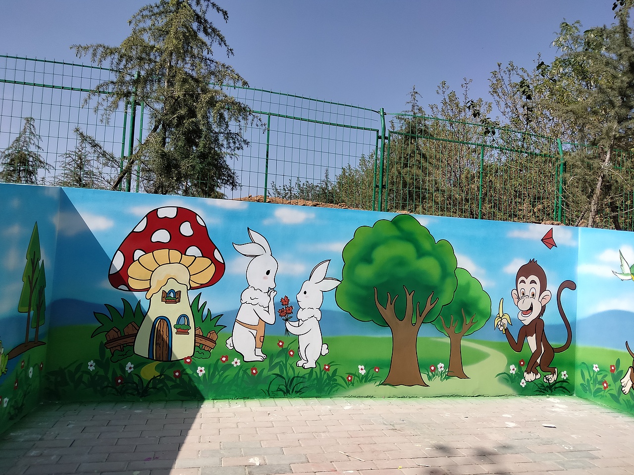 卡通墙绘滑滑梯彩绘楼梯彩绘小动物墙绘