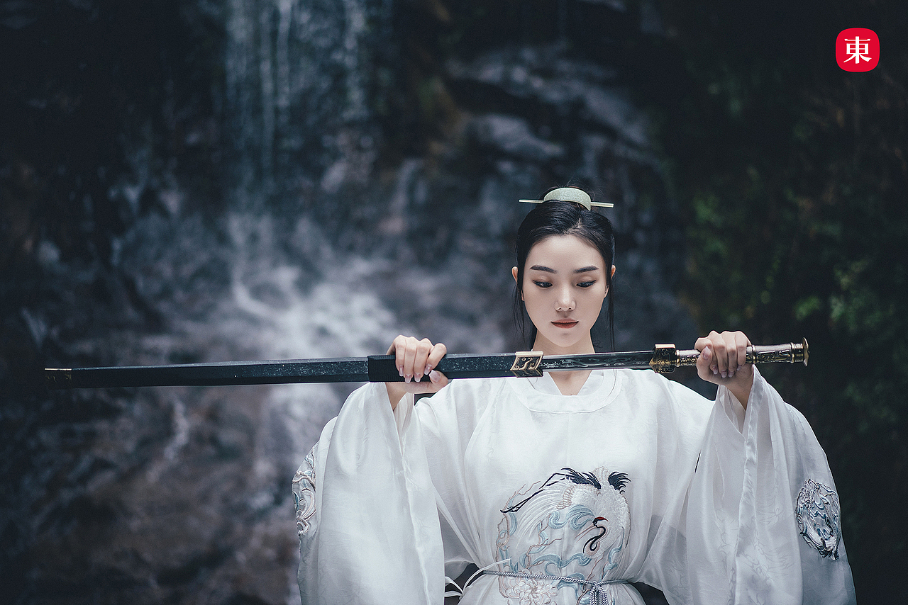东集tonji谪仙玉袍长剑堪风流山川不念旧