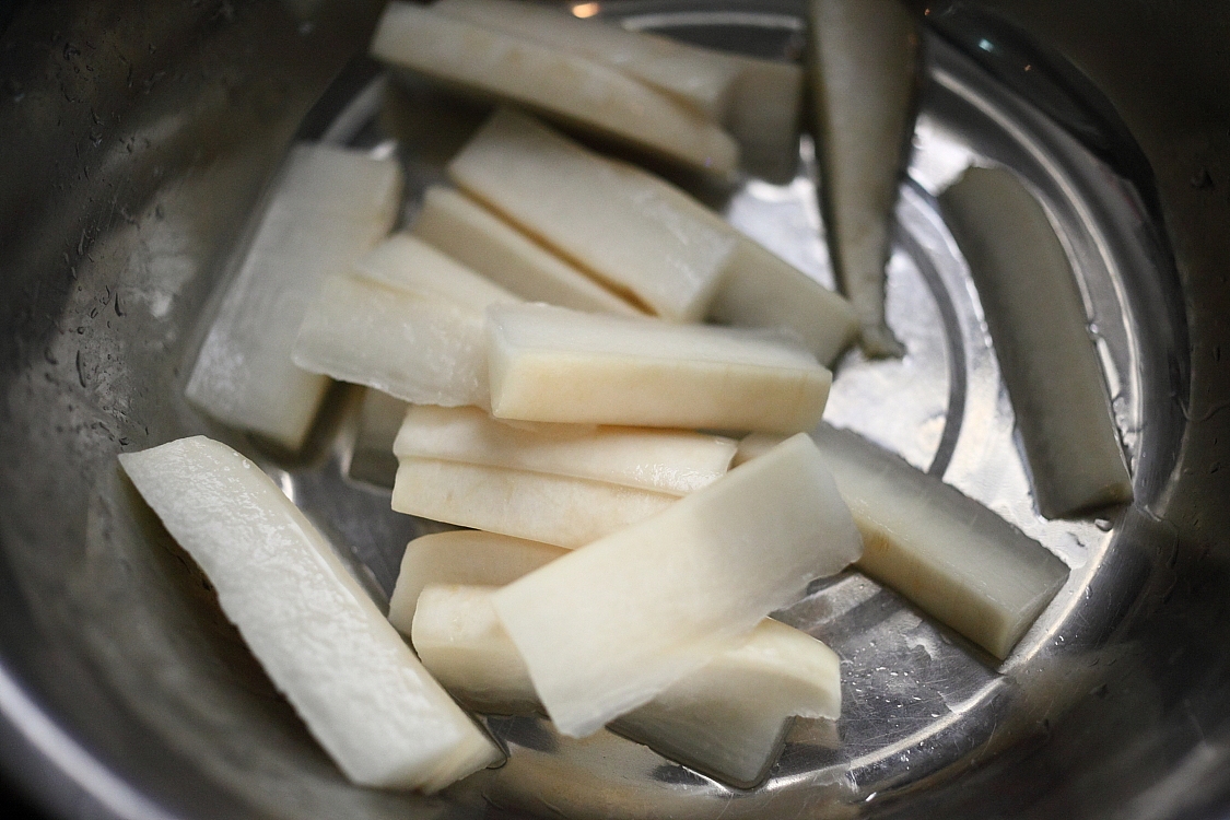 菜男川香沸腾鱼,干煸腊肉灰树花,灰树花是抗癌之星