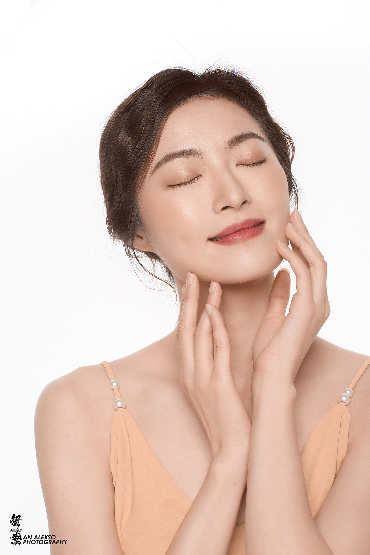 ELODIE&JO 爱洛蒂佐 护肤产品平面拍摄案例分享