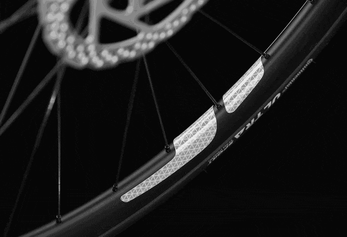 这种真实的360°自行车反射器可以让夜间骑车更安全（图ZMTgwMzcwNzk2） - 其他工业/产品 - 站酷设计师云工厂案例书原创素材 - 站酷ZCOOL