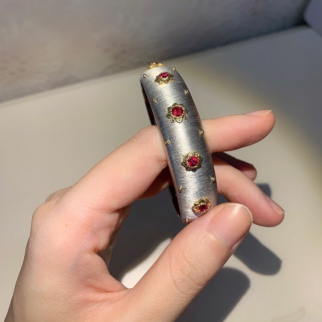 布契拉提和VCA哪个好,布契拉提和梵克雅宝哪个值得买?