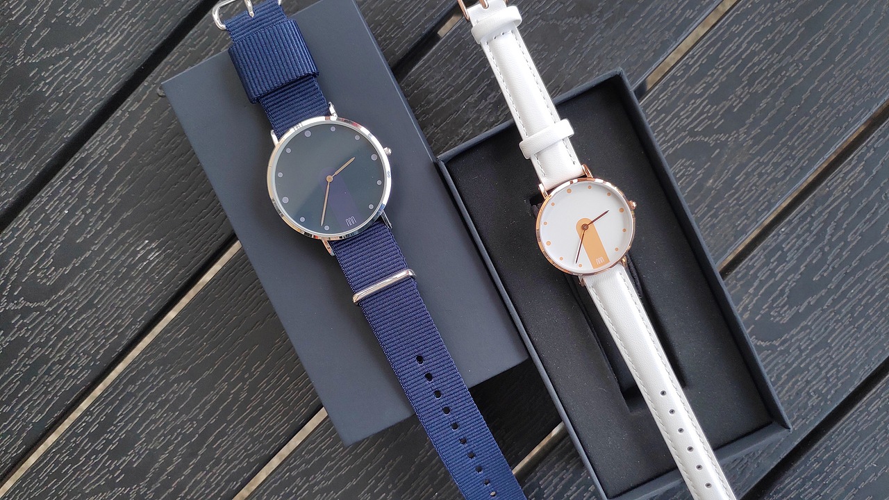 唐小生—校园纪念表—实物