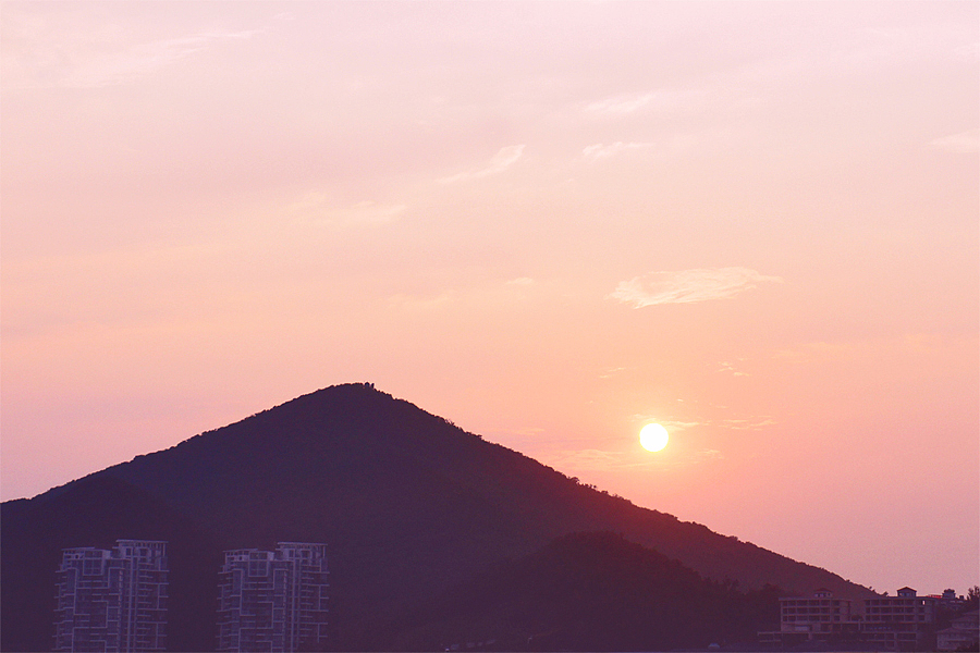 在三亚大东海...