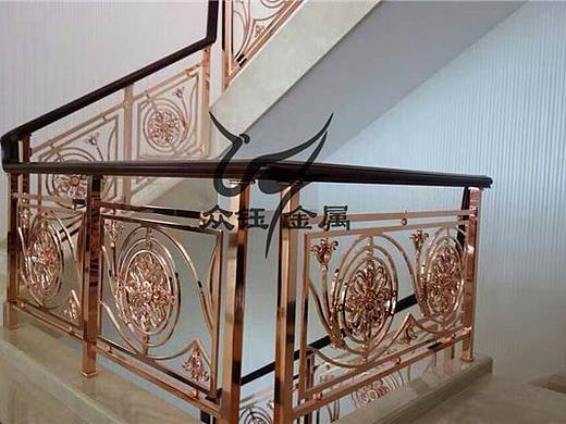 河南别墅玫瑰金楼梯护栏 点点银光宛若星空