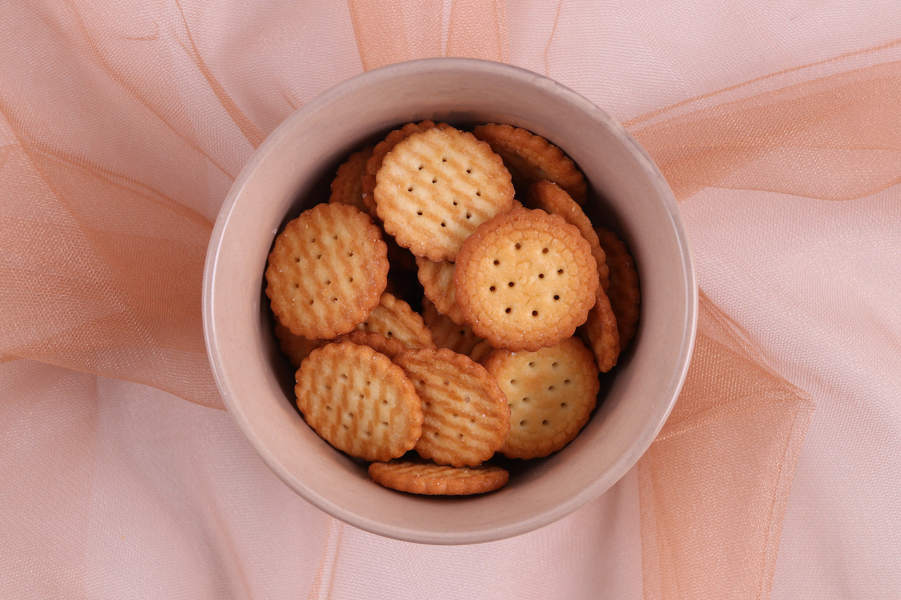 B08零食\C01-饼干膨化\V11饼干X1