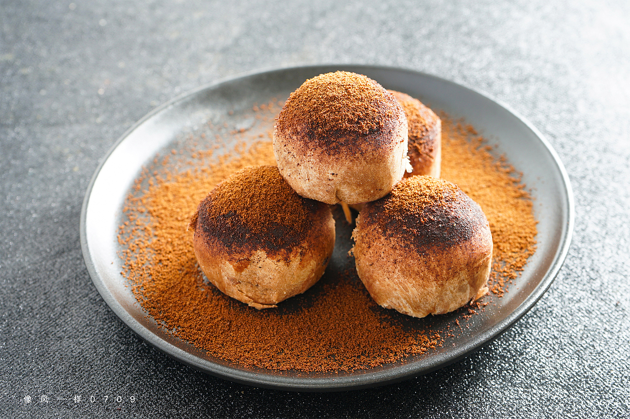 小圆饼干/酸奶麦片/豆乳威化/咸蛋黄饼干等零食摄影图