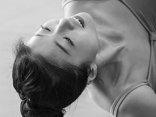 女子舞蹈基本动作表演