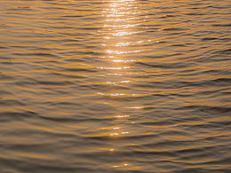 夕阳照落的水面