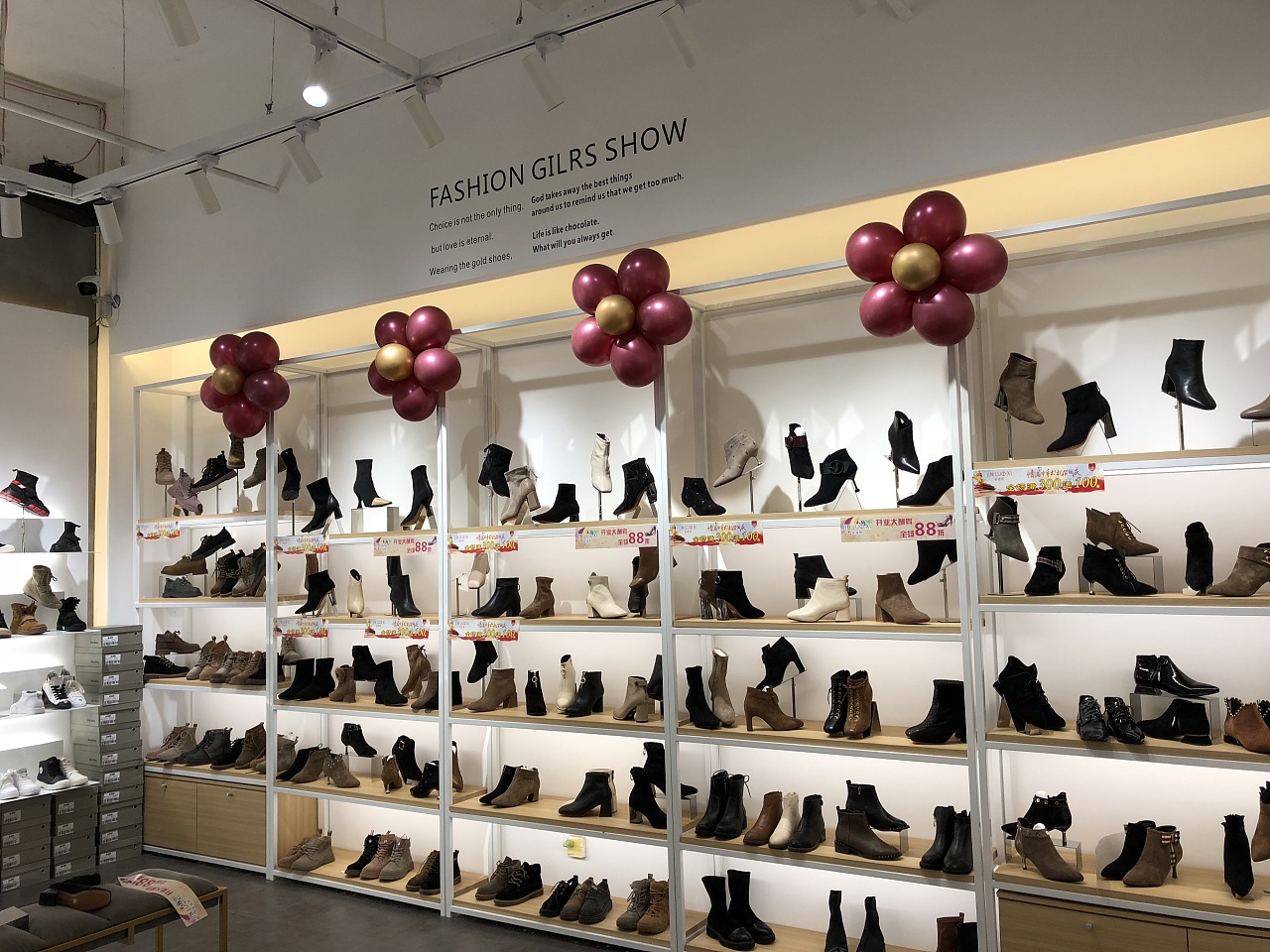 女鞋专卖店设计_高端专卖店设计-广州专卖店设计公司