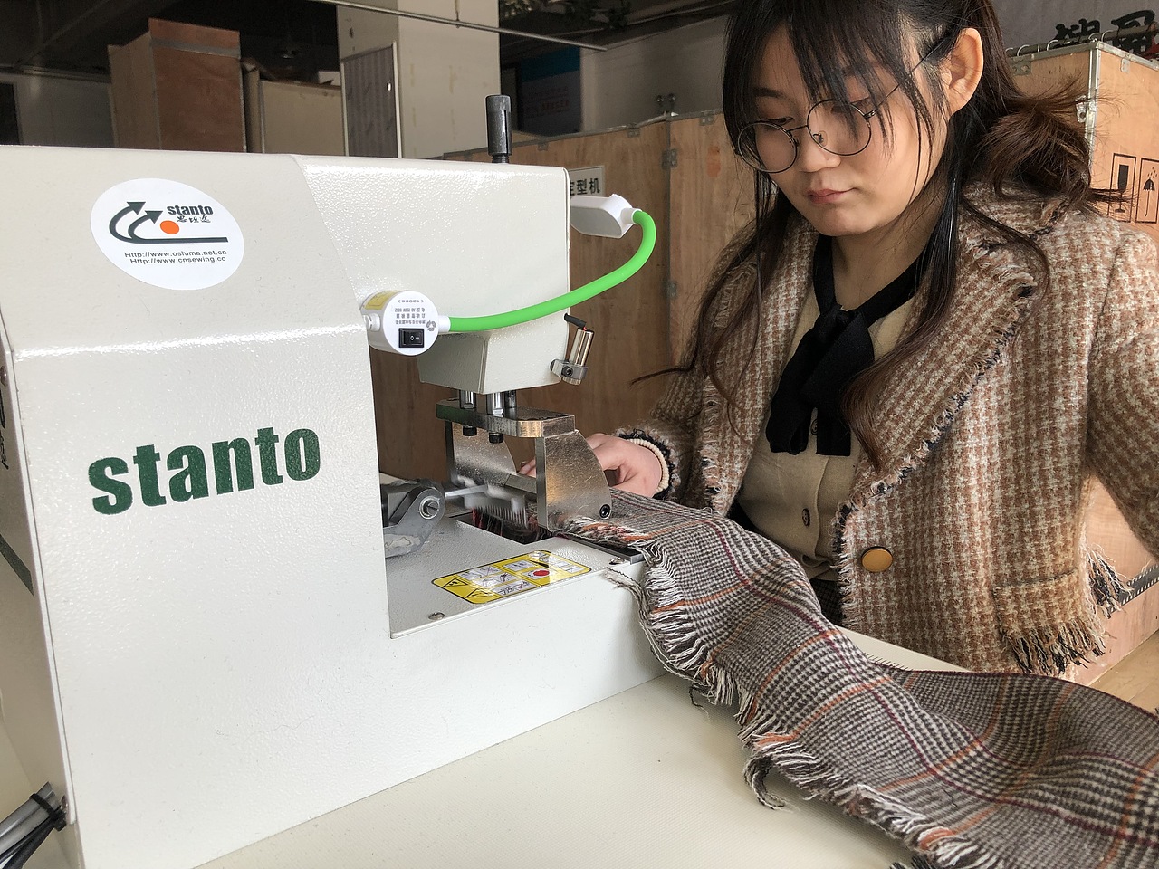 双面呢羊绒大衣流苏机，毛边机，须边机，波西米亚复古（图ZMTQ5MzAxOTM2） - 工业用品/机械 - 站酷设计师思坦途特种缝纫机原创素材 - 站酷ZCOOL