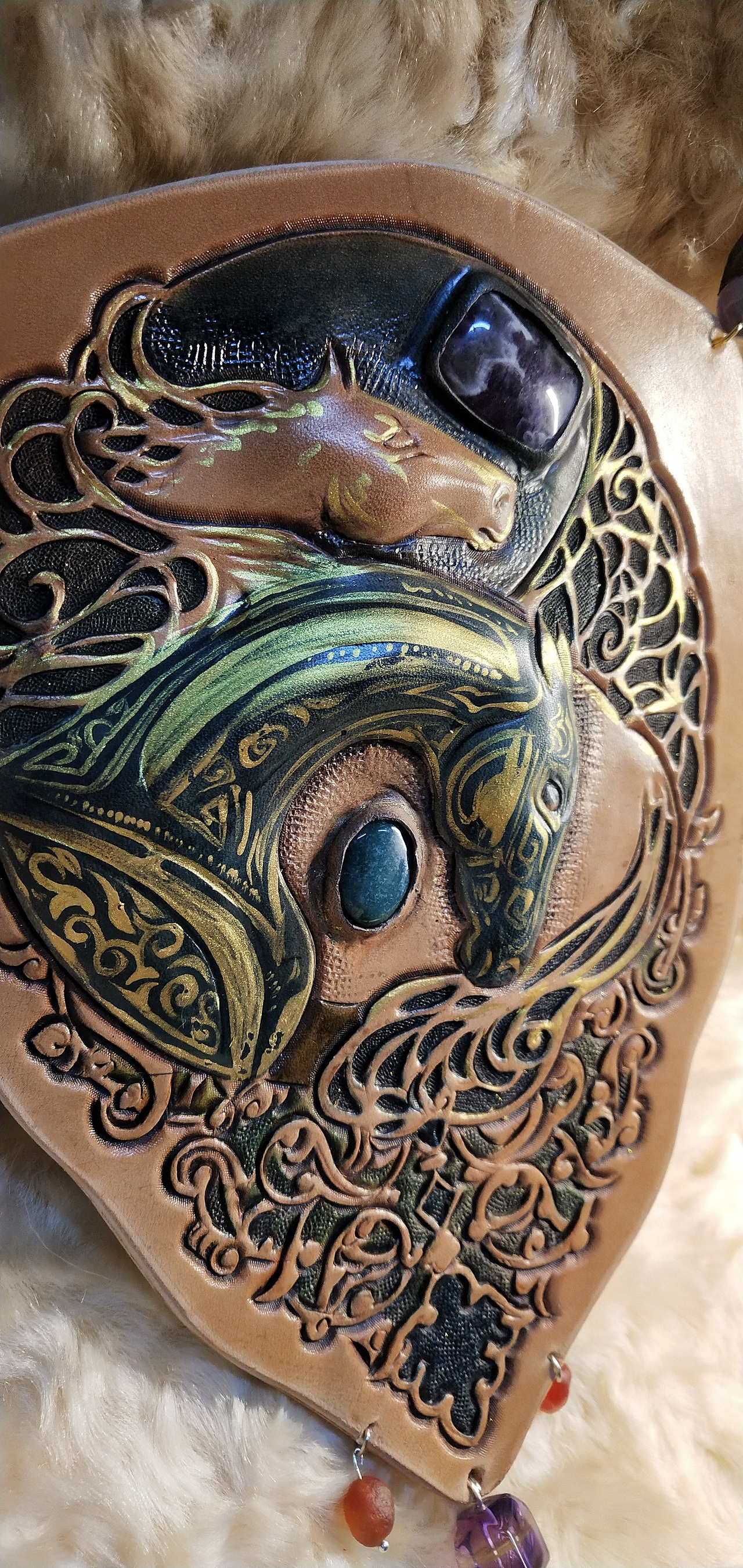 孟璐璐皮雕工作室出品—皮雕项坠《育》