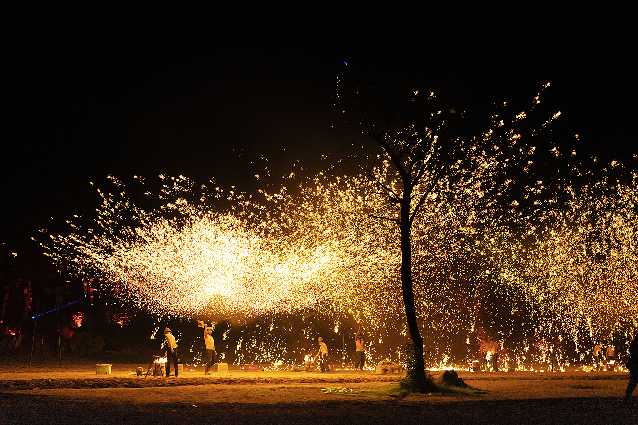 打鐵花（非物質(zhì)文化遺產(chǎn)）（圖ZMzQ1MDI4MjYw） - 人文/紀(jì)實(shí)攝影 - 站酷設(shè)計(jì)師拾光者Orince原創(chuàng)素材 - 站酷ZCOOL