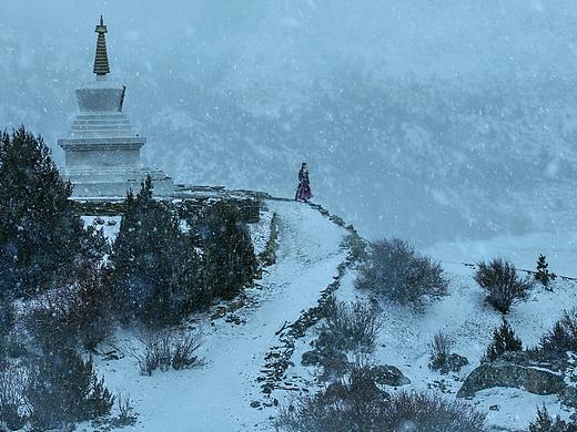 踏雪行
