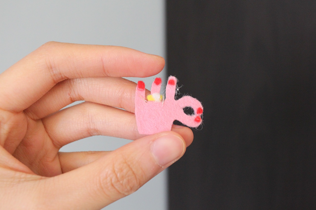 试试不织布拼贴吧