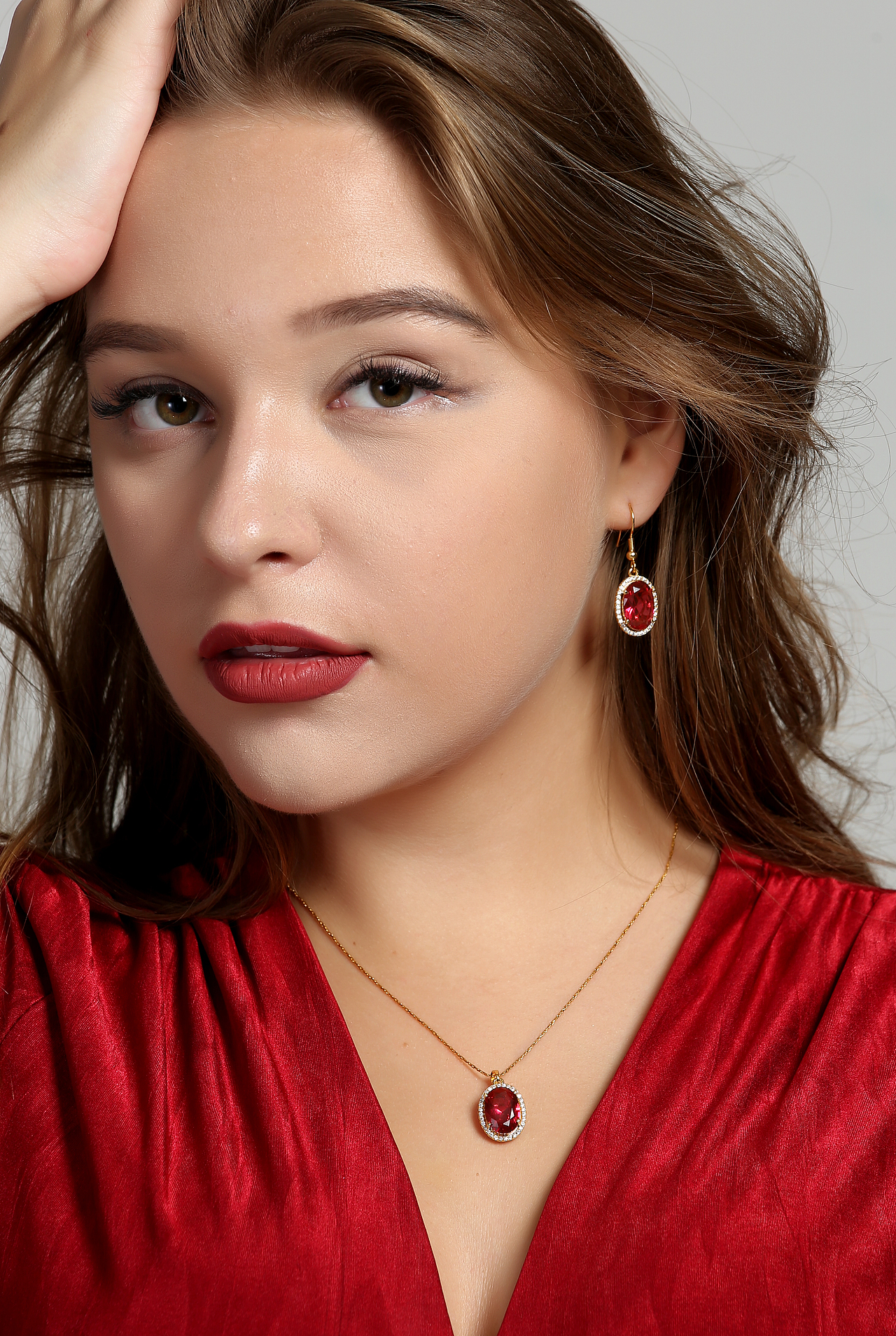 红宝石模特图项链吊坠