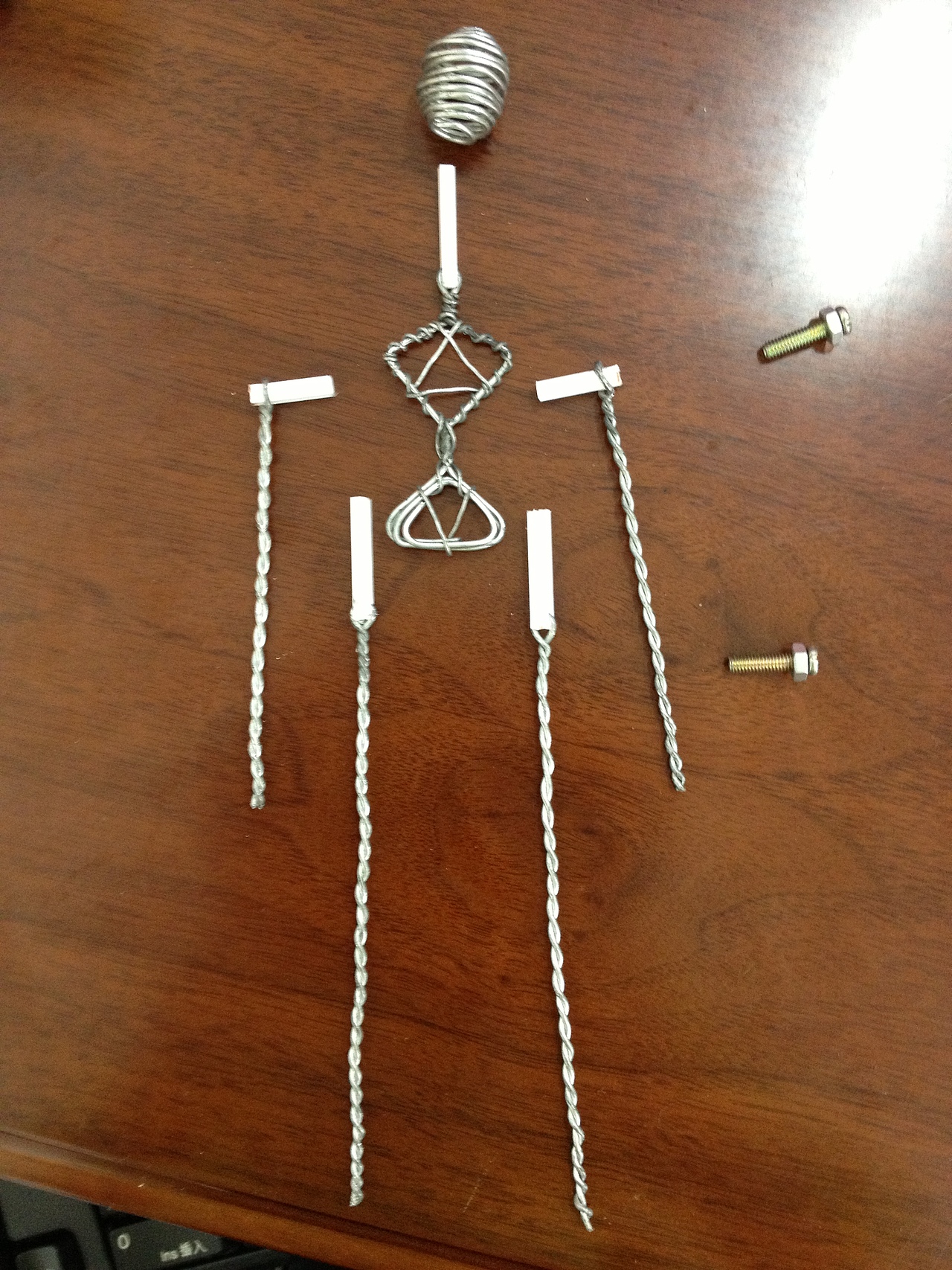 事实证明这个骨架搭得还是比较失败的。。。胯那里算是毁了。。。而且这个做法很浪费材料好吗,这个故事告诉我们千万不能心急。。。