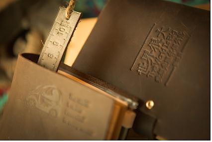 《书籍装帧—新疆旅游书系列》内蒙古师范大学国际现代设计艺术学院 于青君 #青春答卷2014#（图ZMTM1NjQ4NTI=） - 书籍/画册 - 站酷设计师小二黑拔牙原创素材 - 站酷ZCOOL