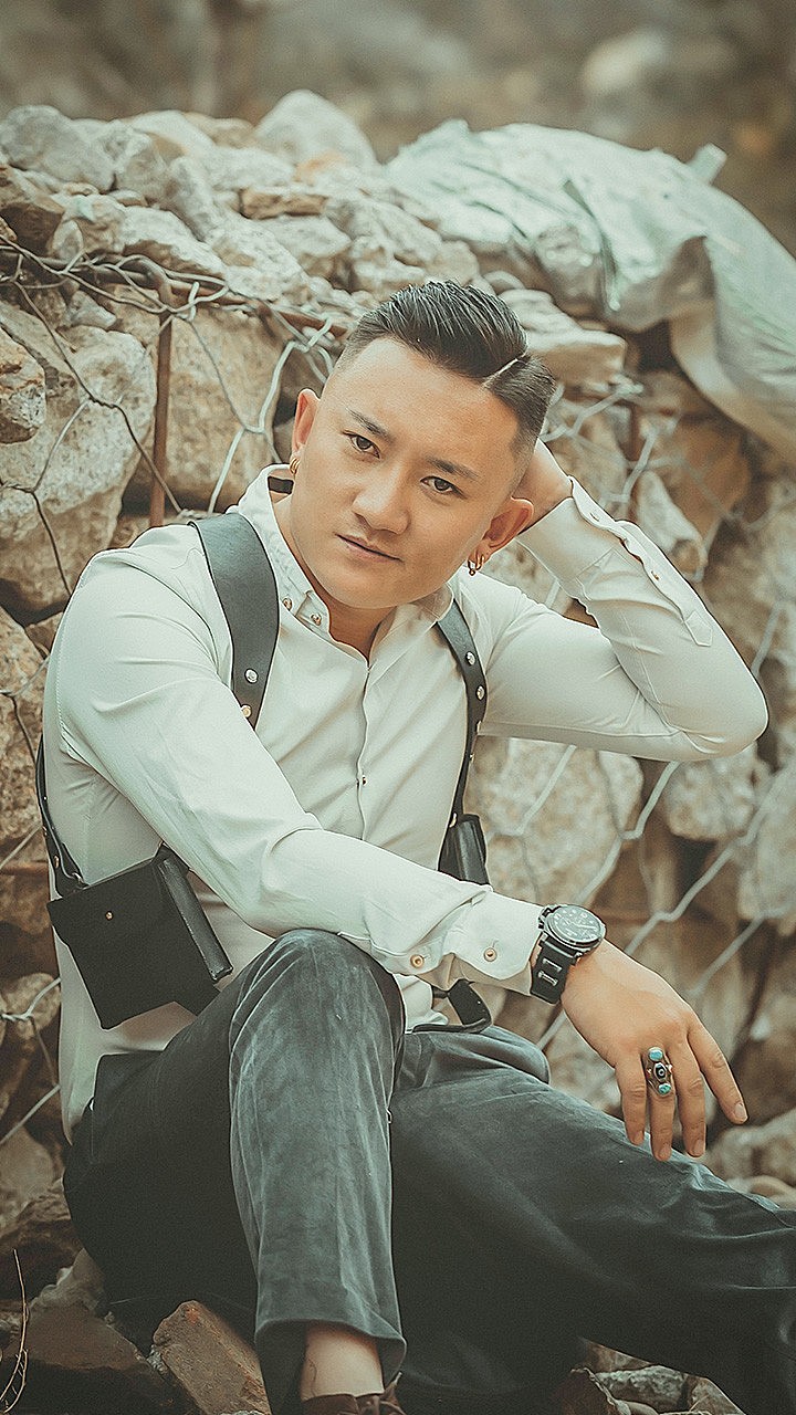 藏族歌手索秀次仁尼玛写真照