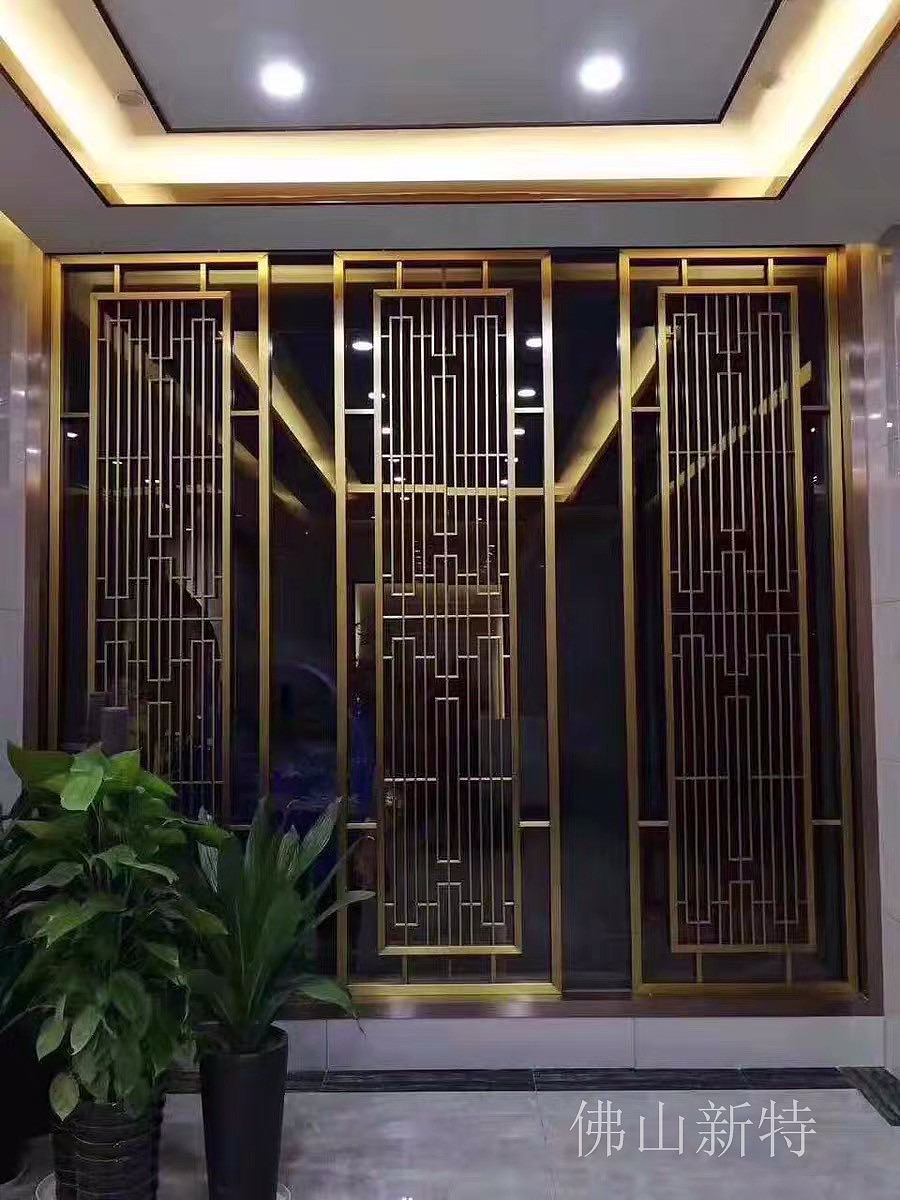 钛金铝雕刻花格酒店大堂间隔设计图
