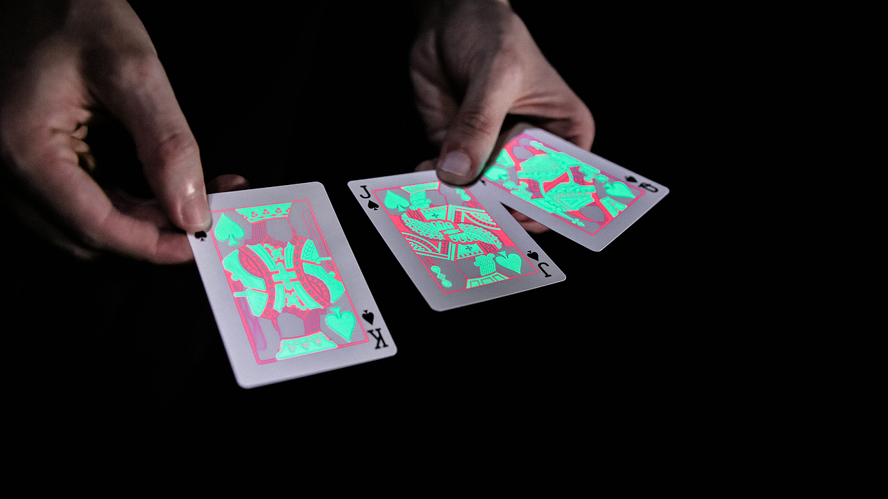 Tempo 荧光花切扑克纸牌系列设计（图ZMjk0NDY1NzIw） - 包装 - 站酷设计师ARK方舟扑克原创素材 - 站酷ZCOOL