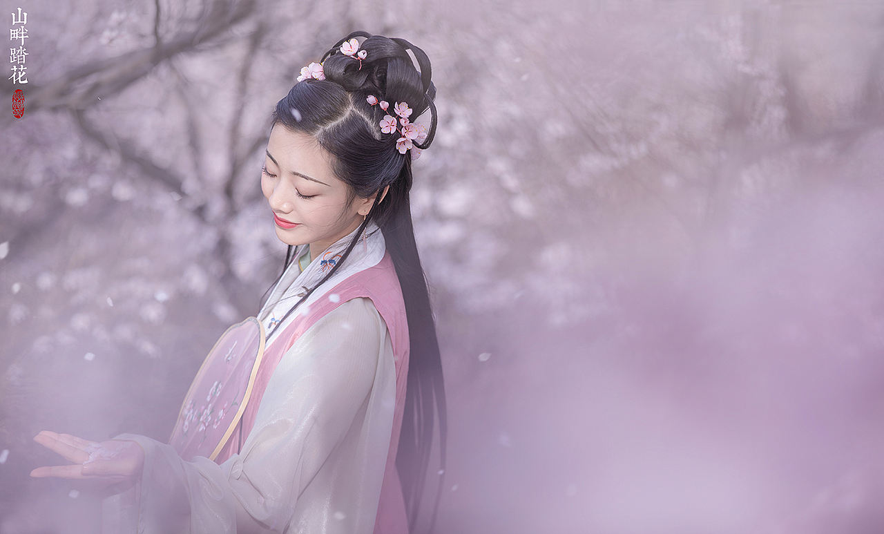 山畔踏花（图ZMjUzODE3NTY0） - 人像摄影 - 站酷设计师摄影师蝈蝈小姐原创素材 - 站酷ZCOOL
