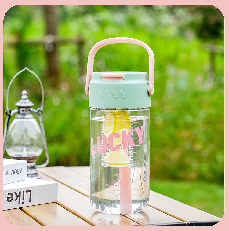 商业摄影 水杯详情