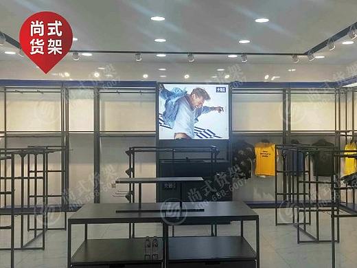 男装店橱窗道具货架 KM服装展示架 服装落地架供应商