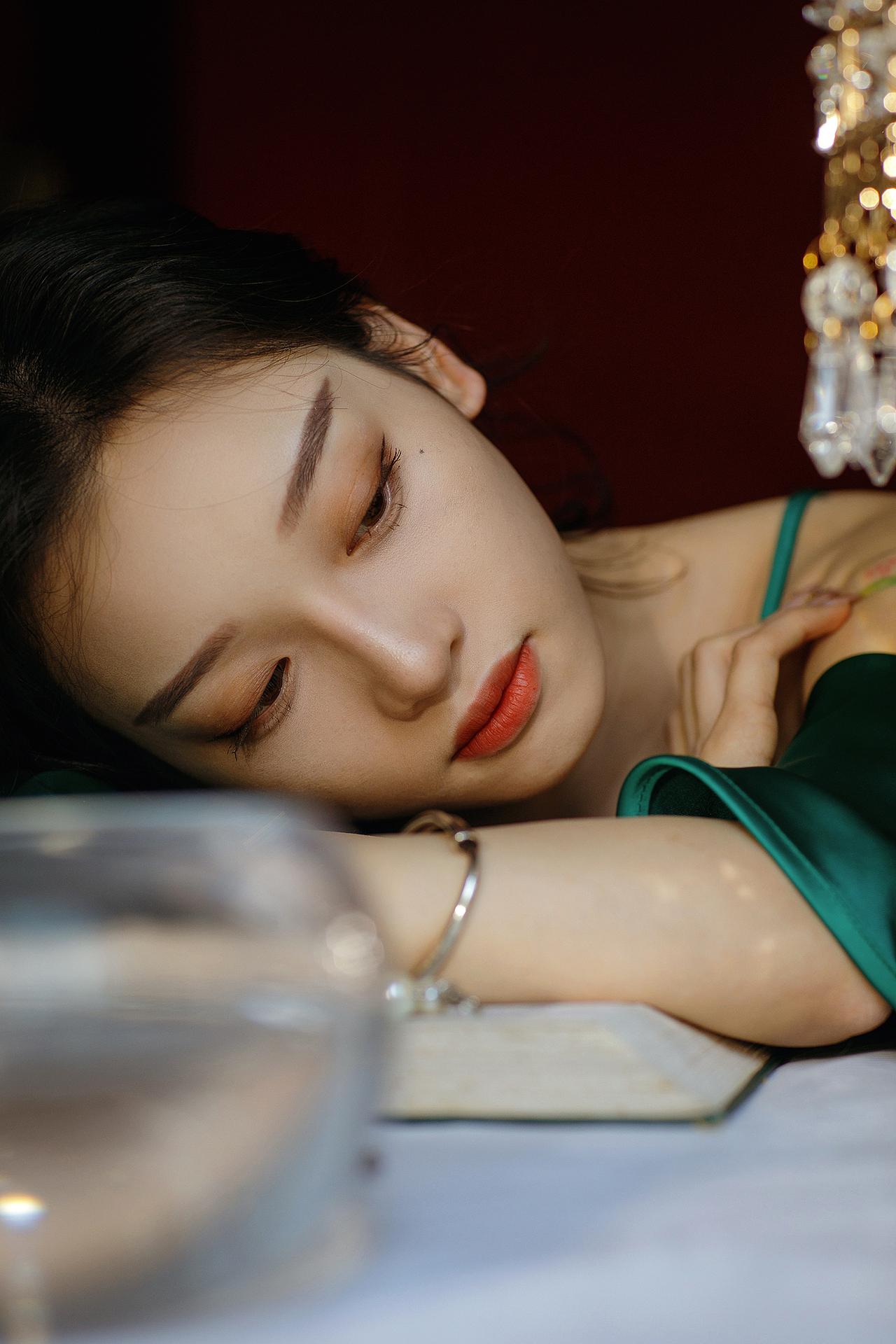 沉浸于夜（图ZMjQxMDM3MTM2） - 人像摄影 - 站酷设计师余叔不修图原创素材 - 站酷ZCOOL