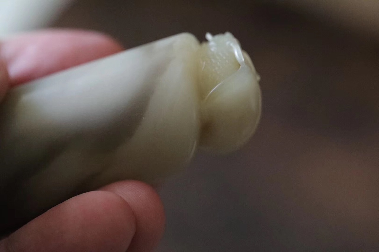 秋坞居龙首蜗牛身巴林石作品