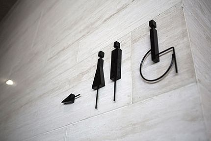 奋发设计关于洗手间公仔标识设计