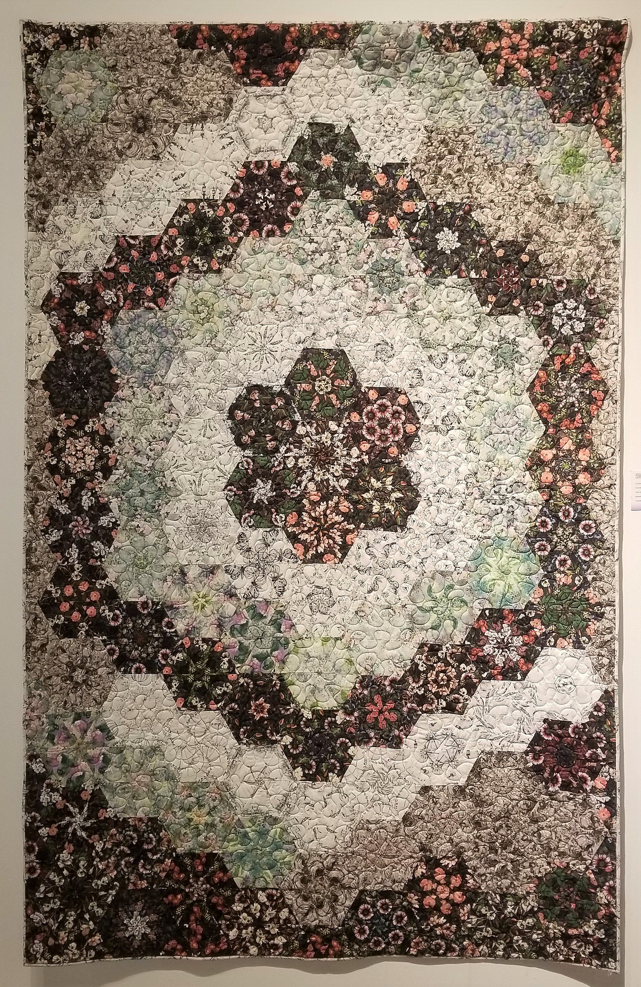 《映》 br>作者:刘梦楠 br>作品类型:拼布 br>指导老师:乔爽