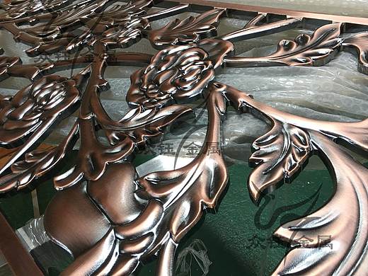 10厘铝板雕刻镂空红古铜屏风颜色很正宗