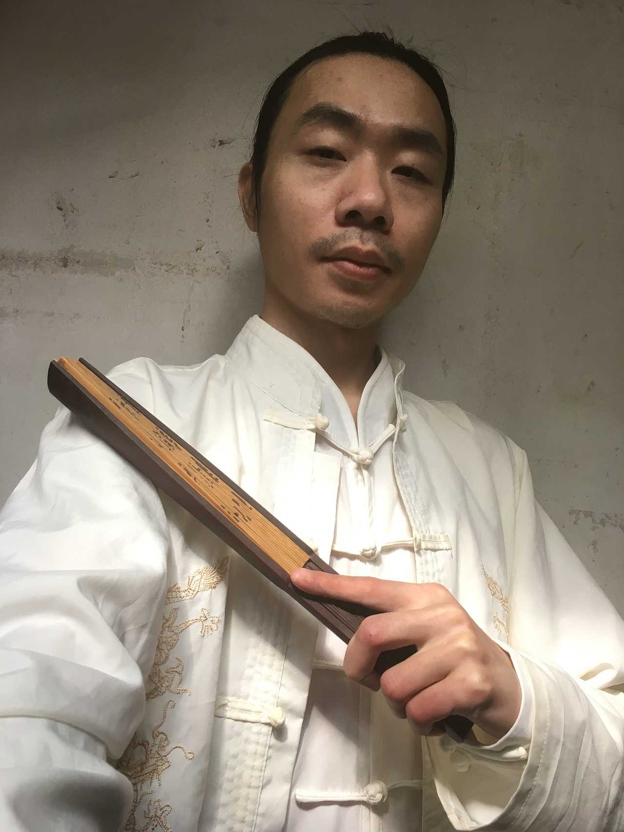 邓赟崽摄影套图之白衣说书人（图ZMzAzNzQ2NzQw） - 人像摄影 - 站酷设计师邓赟崽原创素材 - 站酷ZCOOL