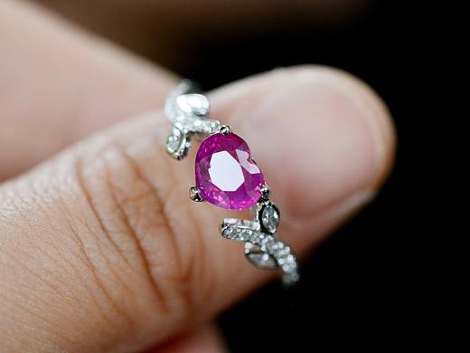 为你而作|彩宝红宝戒指