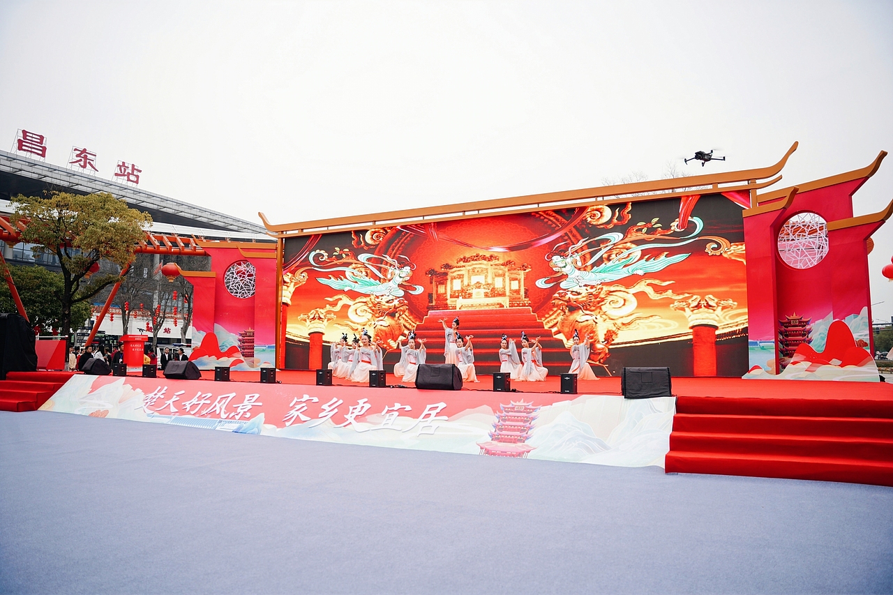 湖北省2024年春节返乡置业迎春安居嘉年华会场氛围设计（图ZMzYwMjgyOTAw） - 展陈设计 - 站酷设计师舞美善伟原创素材 - 站酷ZCOOL