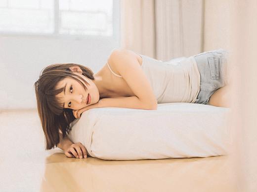 她的