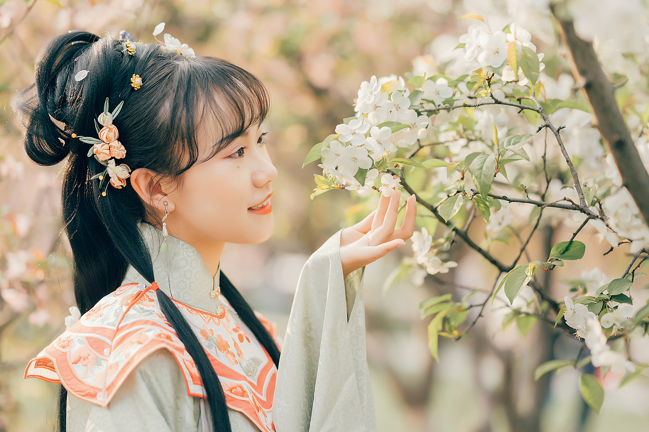 莫愁粉黛临窗懒，梁广丹青点笔迟。（图ZMjQ4NTMzMzA0） - 人像摄影 - 站酷设计师拍照的青山原创素材 - 站酷ZCOOL