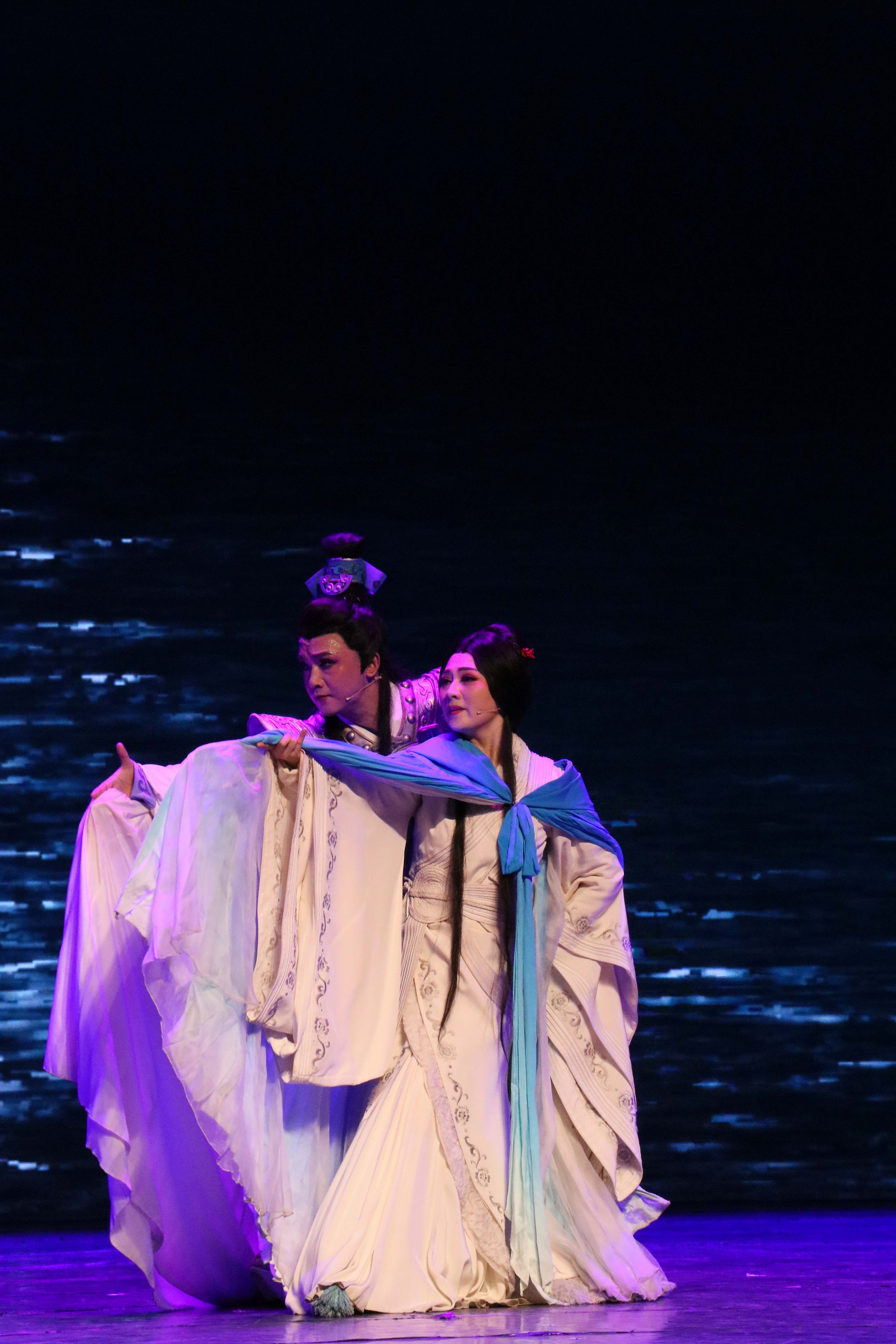 黄梅戏《小乔初嫁》舞台剧照