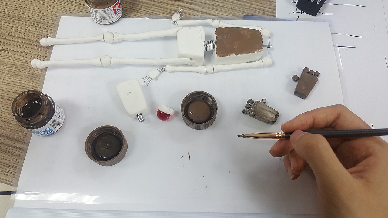 上色钱还要磨一遍的,因为自己第一次做,技术不到家,捏的坑坑洼洼……(丢人(つд⊂))