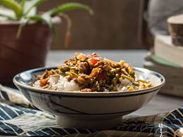 酸豆角炒牛肉饭