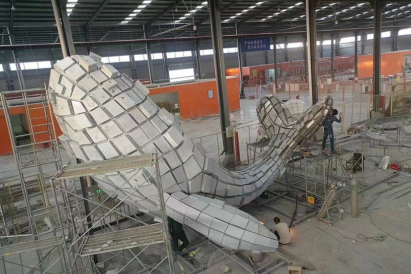 上海-不锈钢镜面镂空大鲸鱼制作过程展示（图ZMzQ2MjY4Njg4） - 雕塑 - 站酷设计师德森雕塑标识景观原创素材 - 站酷ZCOOL